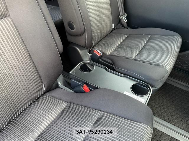 Toyota NOAH 2018-05 8285662-17