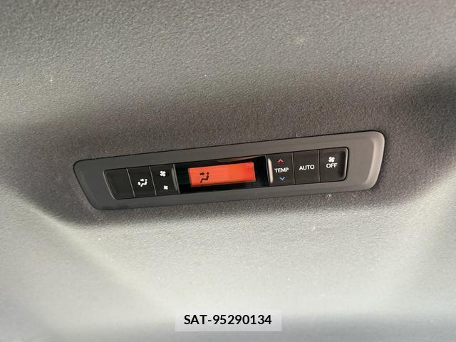 Toyota NOAH 2018-05 8285662-18