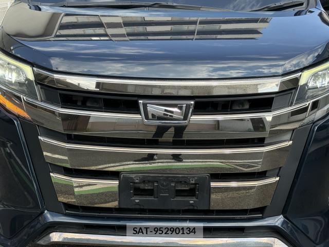 Toyota NOAH 2018-05 8285662-4