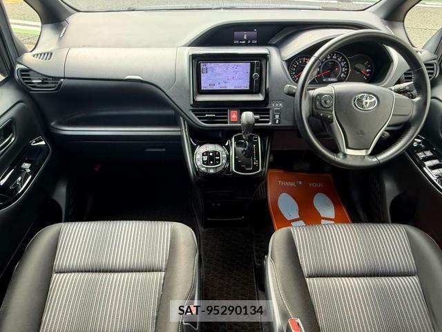 Toyota NOAH 2018-05 8285662-8