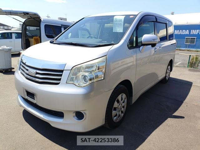 Toyota NOAH 2013-07 8285715-0