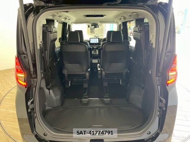 Toyota NOAH 2022-04 8285779-11