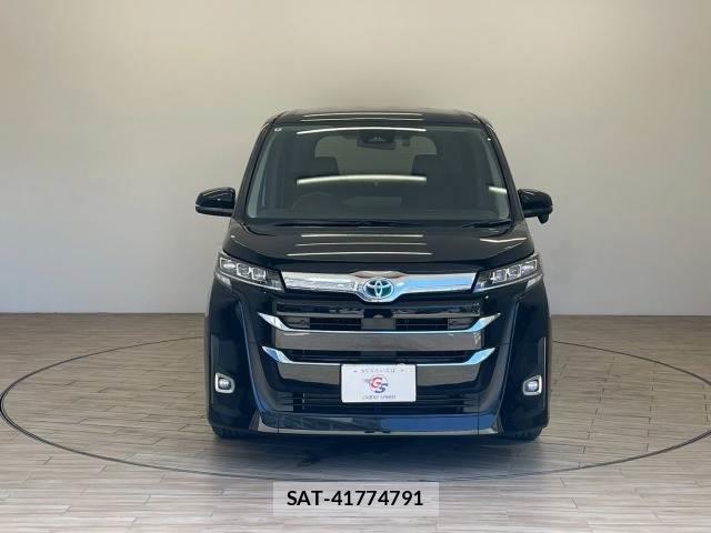 Toyota NOAH 2022-04 8285779-12