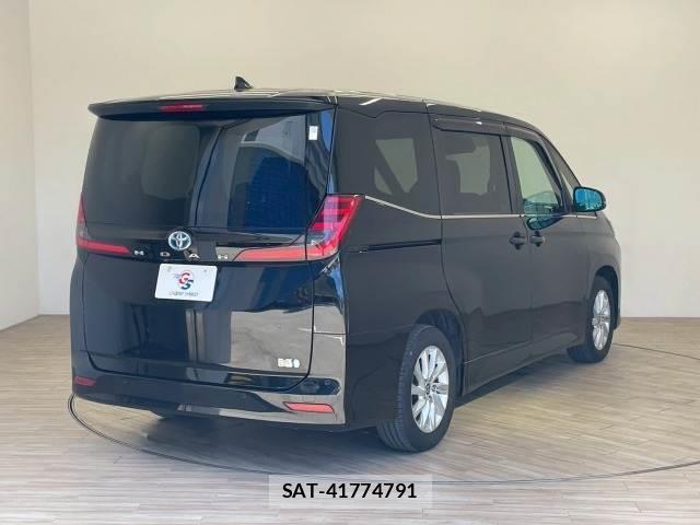 Toyota NOAH 2022-04 8285779-16