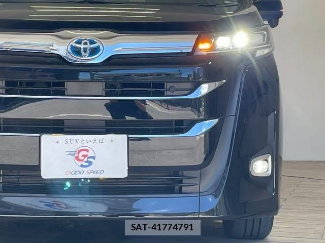 Toyota NOAH 2022-04 8285779-17
