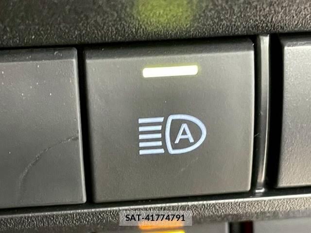 Toyota NOAH 2022-04 8285779-7