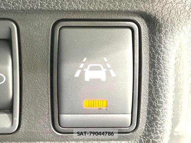 Nissan NOTE 2017-02 8277656-4
