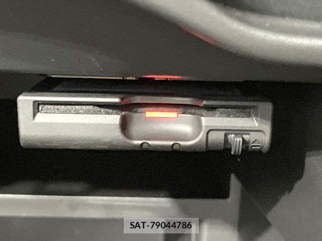 Nissan NOTE 2017-02 8277656-6
