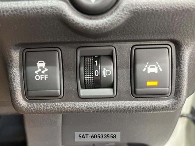 Nissan NOTE 2016-05 8279143-6