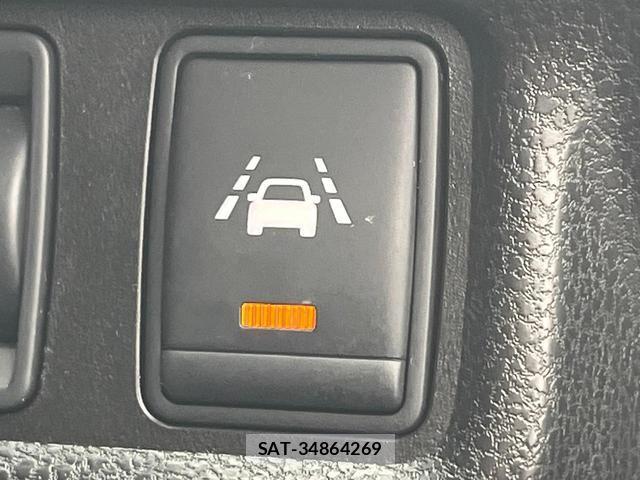 Nissan NOTE 2016-05 8279582-5