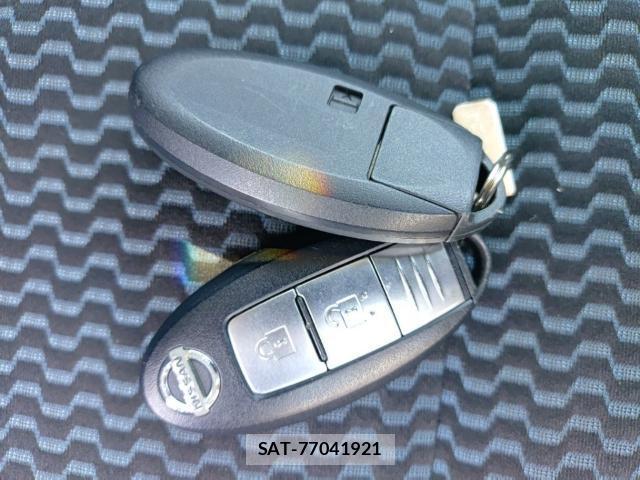 Nissan NOTE 2016-07 8279914-14