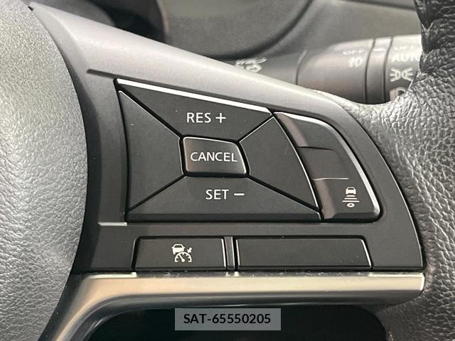 Nissan NOTE 2017-09 8280301-11
