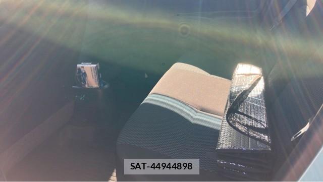 Nissan NOTE 2013-09 8280939-6