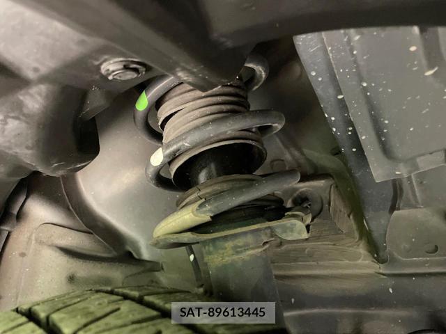 Nissan NOTE 2013-01 8281792-19