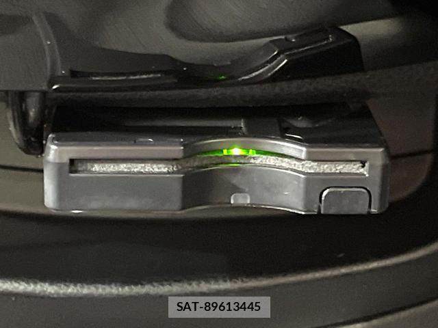 Nissan NOTE 2013-01 8281792-4