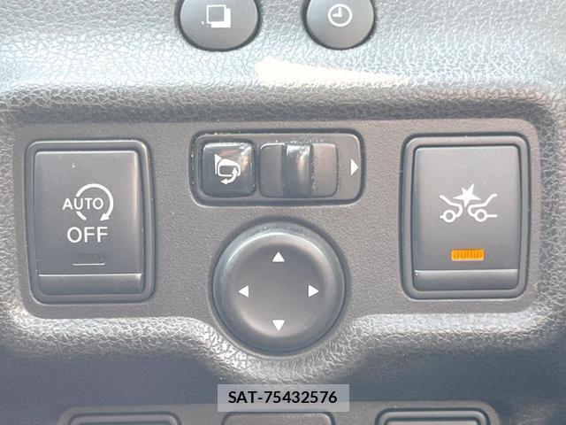 Nissan NOTE 2015-05 8283050-4