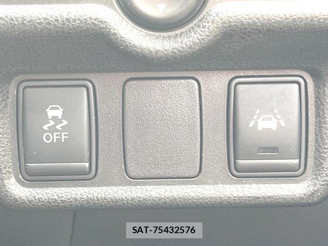 Nissan NOTE 2015-05 8283050-5
