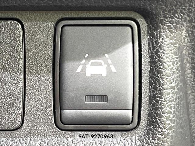 Nissan NOTE 2019-06 8283984-6