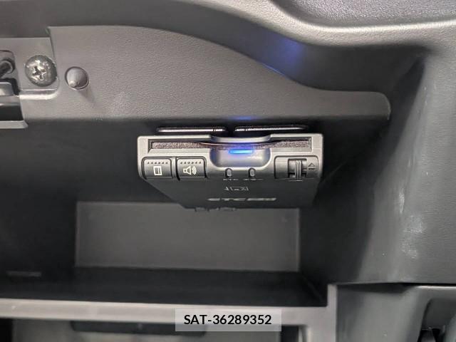 Nissan NOTE 2017-08 8284261-6