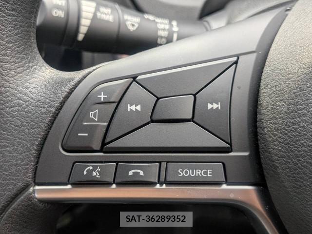 Nissan NOTE 2017-08 8284261-7