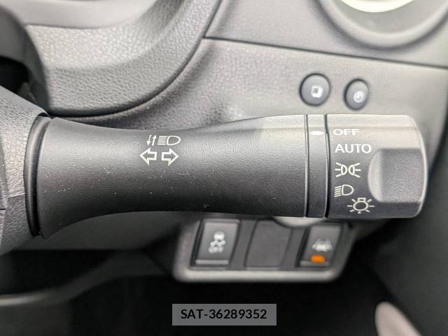 Nissan NOTE 2017-08 8284261-8