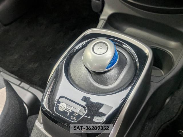 Nissan NOTE 2017-08 8284261-9