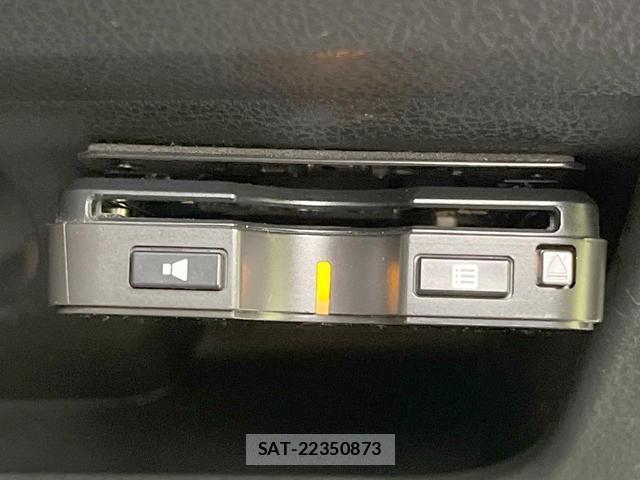 Nissan NOTE 2018-06 8284285-5