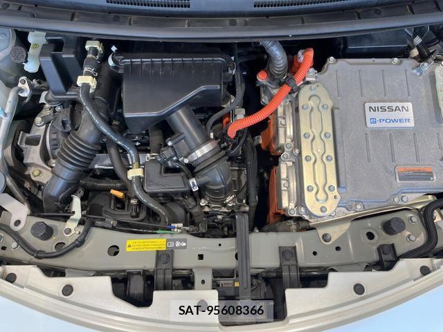Nissan NOTE 2018-06 8285183-17
