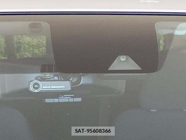Nissan NOTE 2018-06 8285183-4