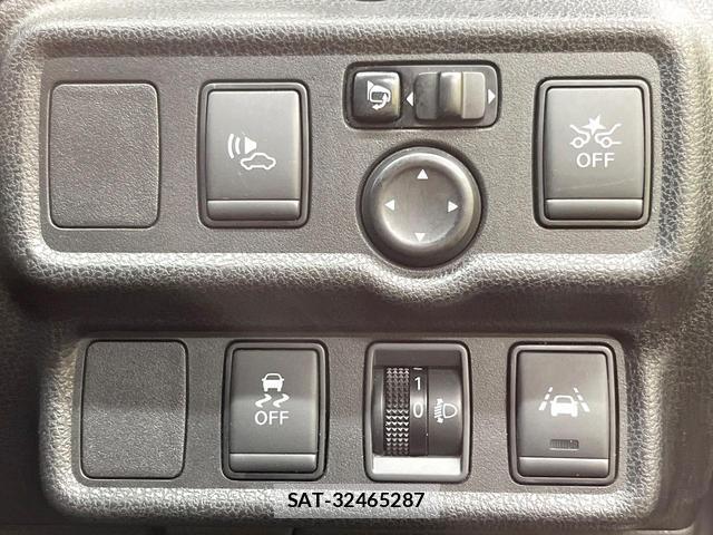 Nissan NOTE 2018-11 8285624-5