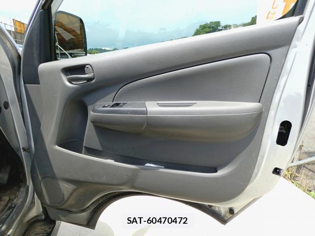 Nissan NV350 Caravan 2015-01 8276944-12