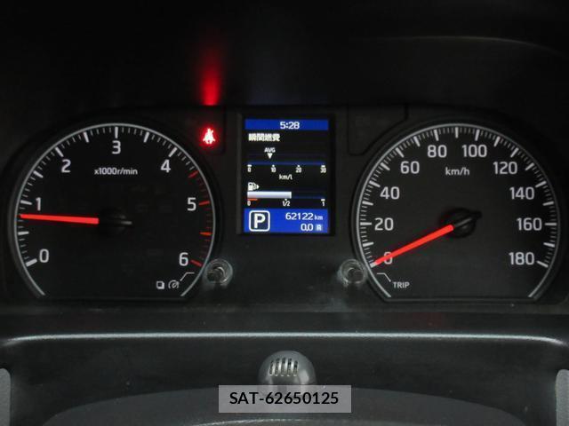 Nissan NV350 Caravan 2020-10 8277194-11