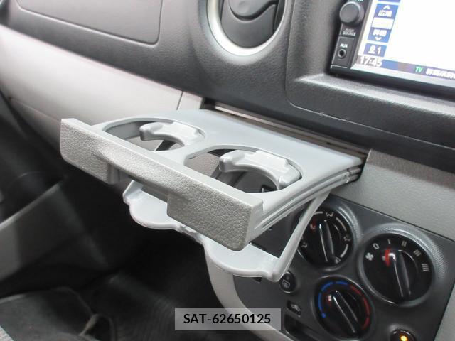 Nissan NV350 Caravan 2020-10 8277194-15