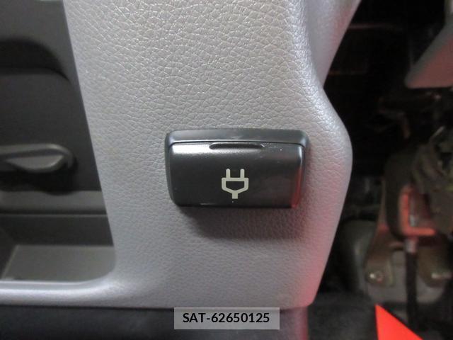 Nissan NV350 Caravan 2020-10 8277194-18