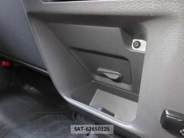 Nissan NV350 Caravan 2020-10 8277194-19