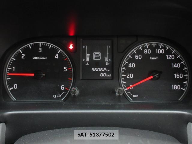 Nissan NV350 Caravan 2021-06 8277195-11