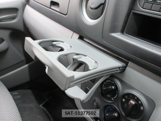 Nissan NV350 Caravan 2021-06 8277195-14
