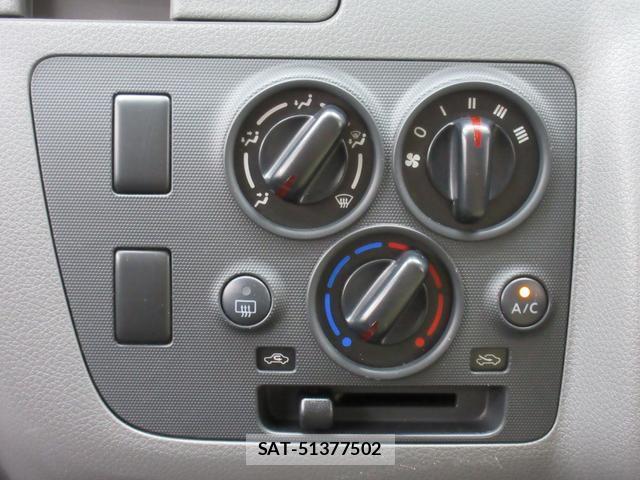 Nissan NV350 Caravan 2021-06 8277195-15