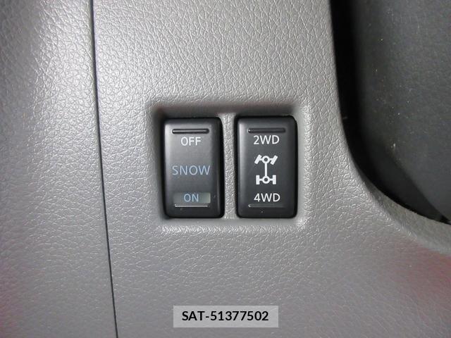 Nissan NV350 Caravan 2021-06 8277195-18