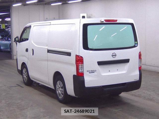 Nissan NV350 Caravan 2015-08 8277476-1