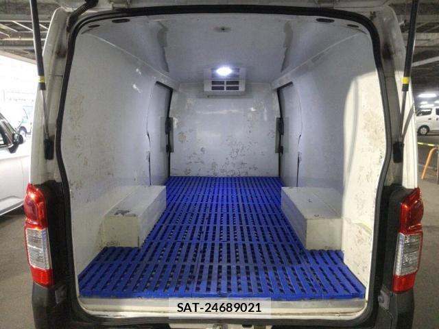 Nissan NV350 Caravan 2015-08 8277476-3