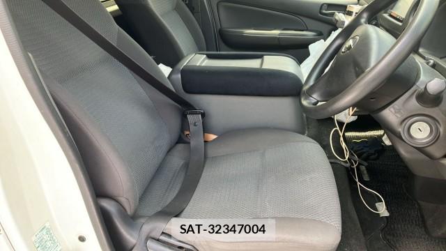 Nissan NV350 Caravan 2015-12 8281618-5