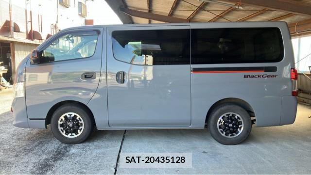 Nissan NV350 Caravan 2021-02 8282472-10