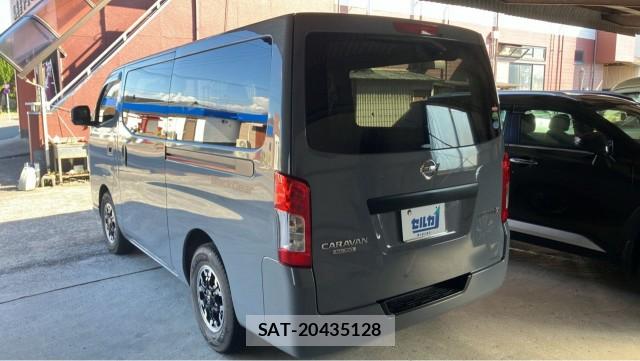 Nissan NV350 Caravan 2021-02 8282472-13