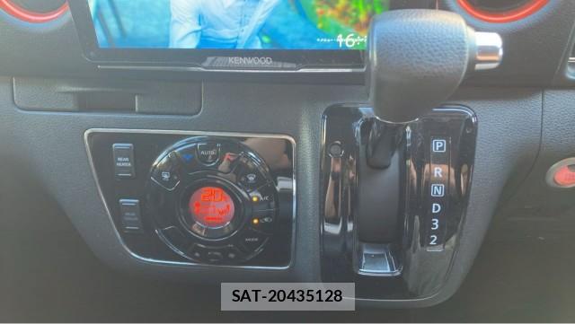 Nissan NV350 Caravan 2021-02 8282472-14