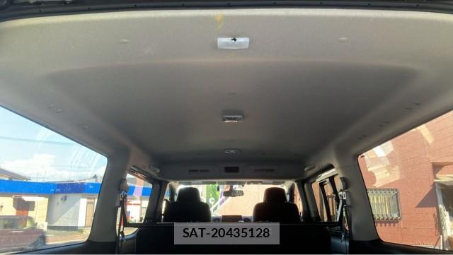 Nissan NV350 Caravan 2021-02 8282472-15