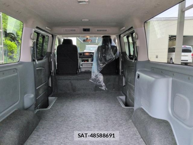Nissan NV350 Caravan 2020-08 8283093-2