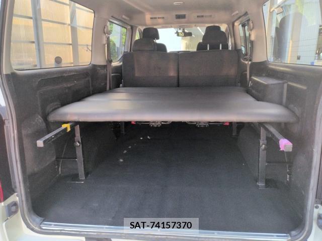 Nissan NV350 Caravan 2021-06 8283095-2