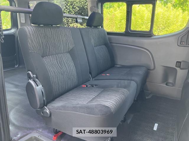 Nissan NV350 Caravan 2018-03 8283906-5