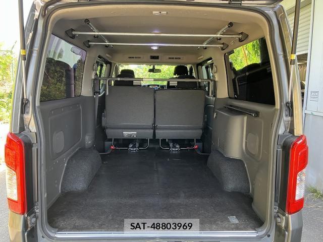Nissan NV350 Caravan 2018-03 8283906-6